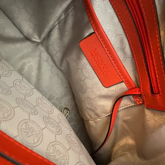 red michael kors purse - Picture 6 of 6